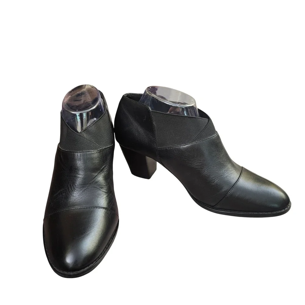 Vionic Point Orthaheel Black Leather Cap Toe Booties Shooties 9.5 Luxury Classic